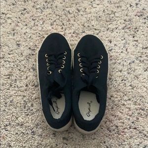 Laced black sneakers with twill detail